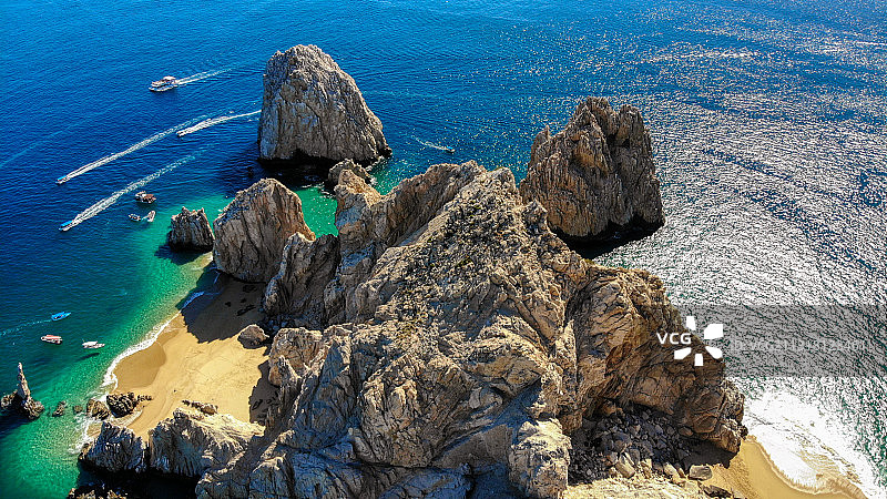 墨西哥南下加利福尼亚州卡波圣卢卡斯海滩岩石高角度景观图片素材