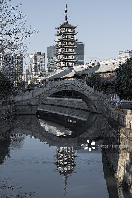 上海普陀真如寺真如塔石桥水面倒影图片素材