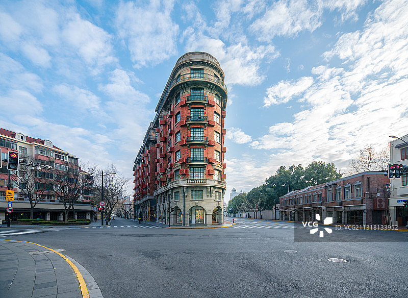 中国上海历史老建筑武康大楼图片素材