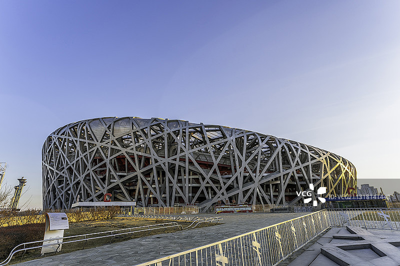晨光中的鸟巢体育场图片素材