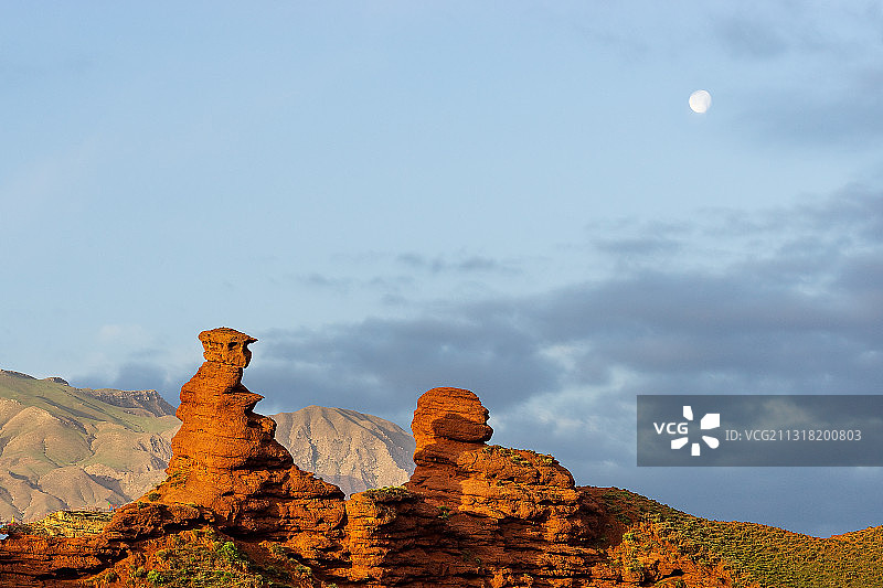 甘肃张掖平山湖大峡谷红层地貌晨光图片素材