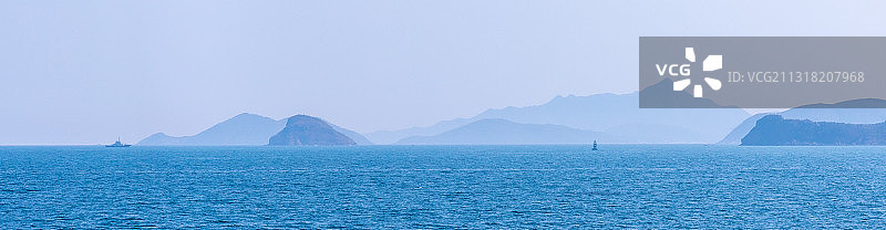 深圳大鹏湾-香港赤门海峡若隐若现图片素材