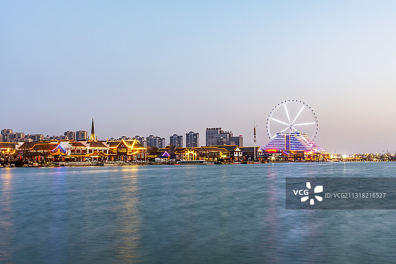 华灯初上东昌湖图片素材