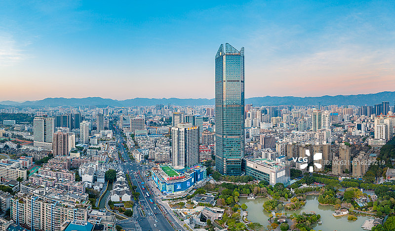 福建福州茶亭城市天际线世茂国际摩天大楼图片素材
