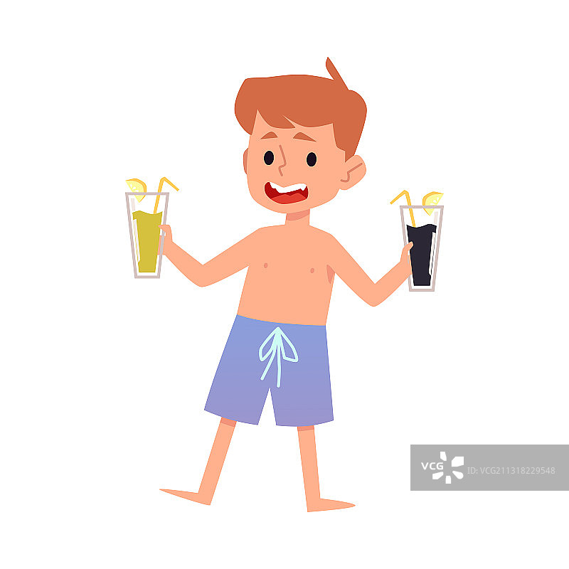 穿着泳裤拿着饮料的可爱小男孩图片素材