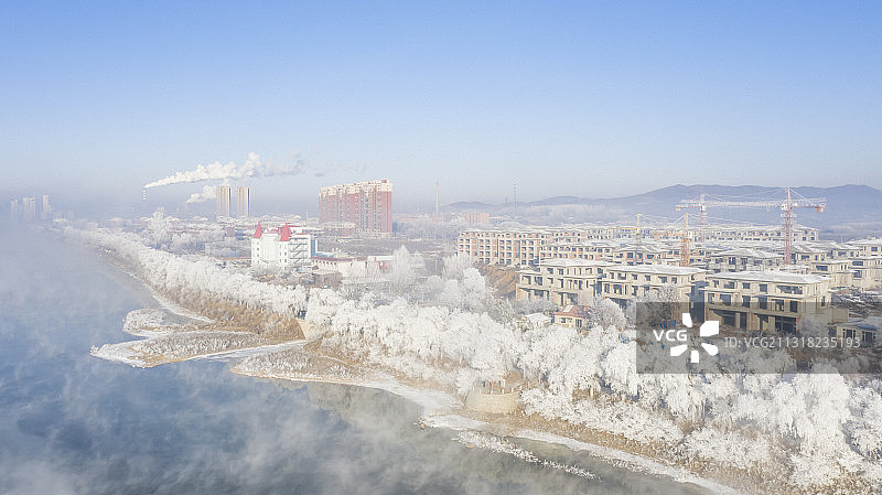 无人机航拍北国江城吉林市松花江畔雾凇奇观图片素材