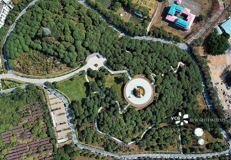 广东省深圳市光明区农场大观园回归纪念亭和光明高尔夫球会航拍图片素材