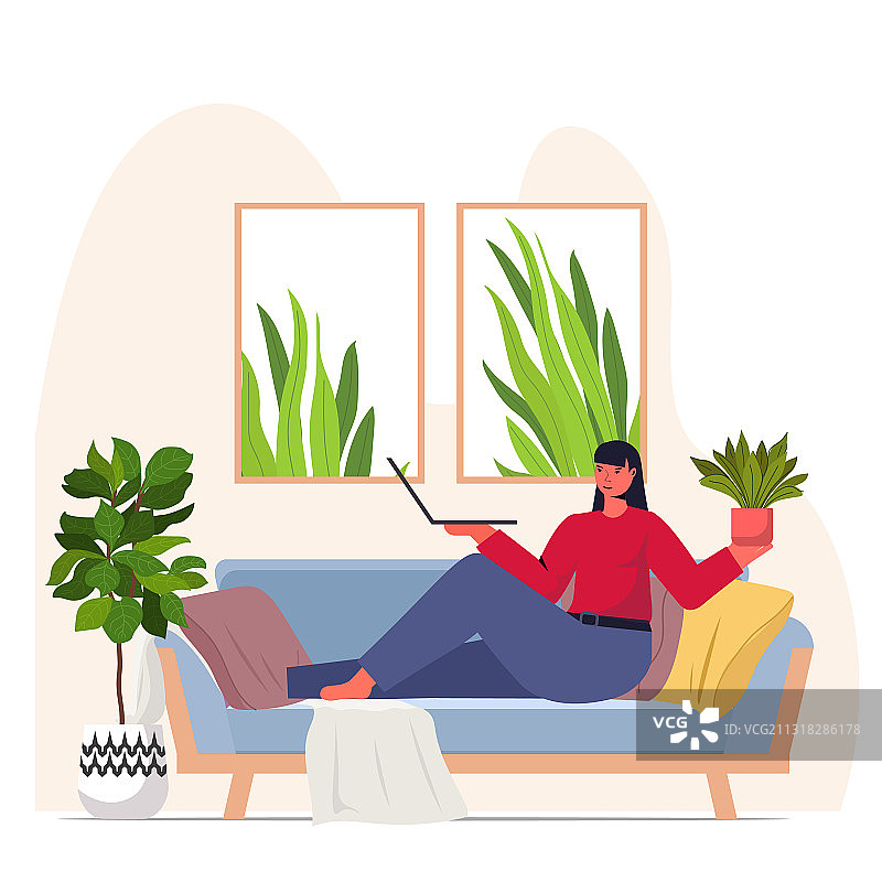 女人使用工具照料室内植物图片素材