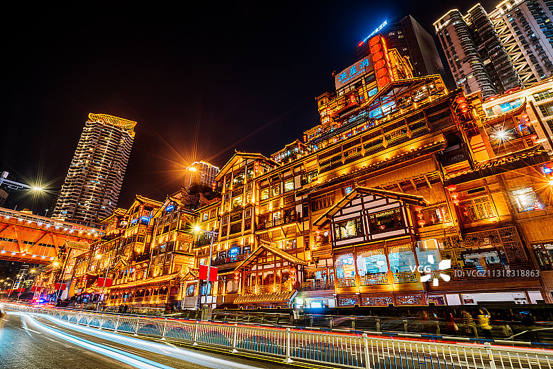 中国重庆市洪崖洞建筑夜景图片素材