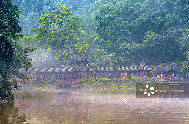 中国四川成都青城山月城湖图片素材