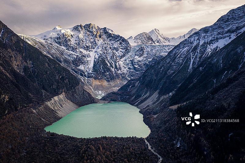 工布江达雪山图片素材