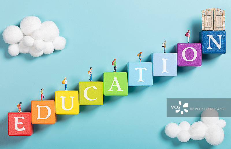 英文积木阶梯教育彩虹桥大门中小学生图片素材