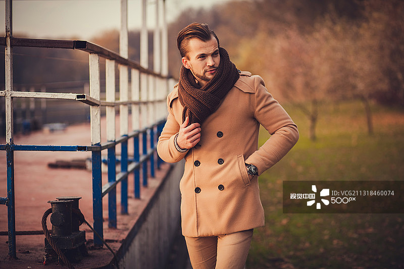 城里的年轻人图片素材