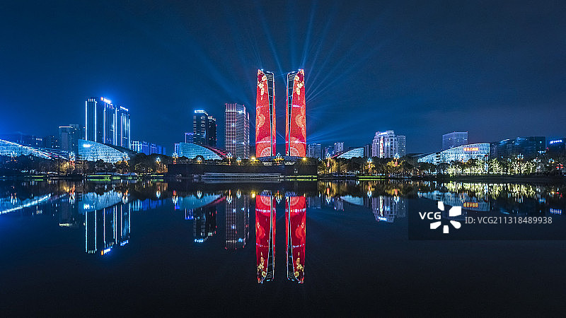 成都金融城双子塔春节灯光秀图片素材