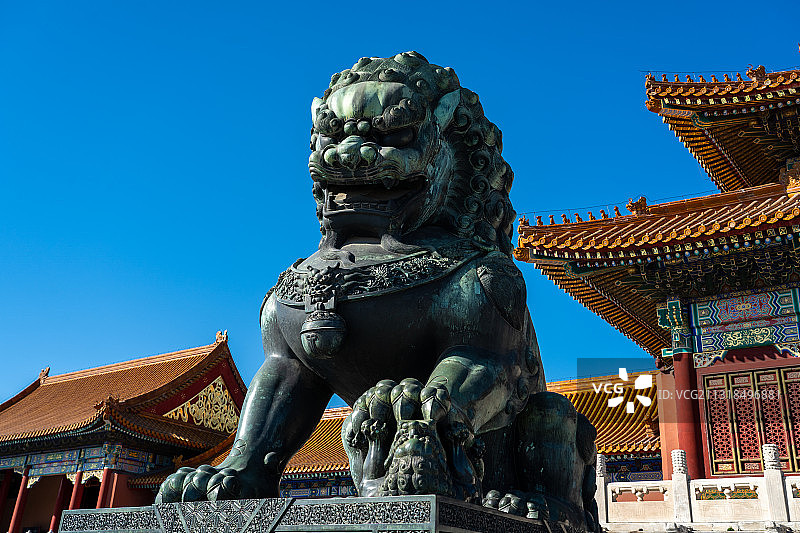 故宫太和门前铜母狮图片素材