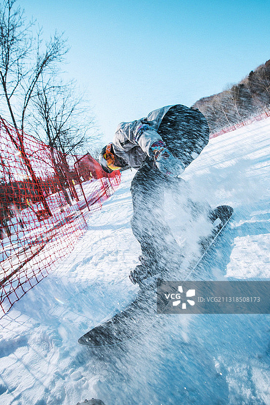 滑雪少年图片素材