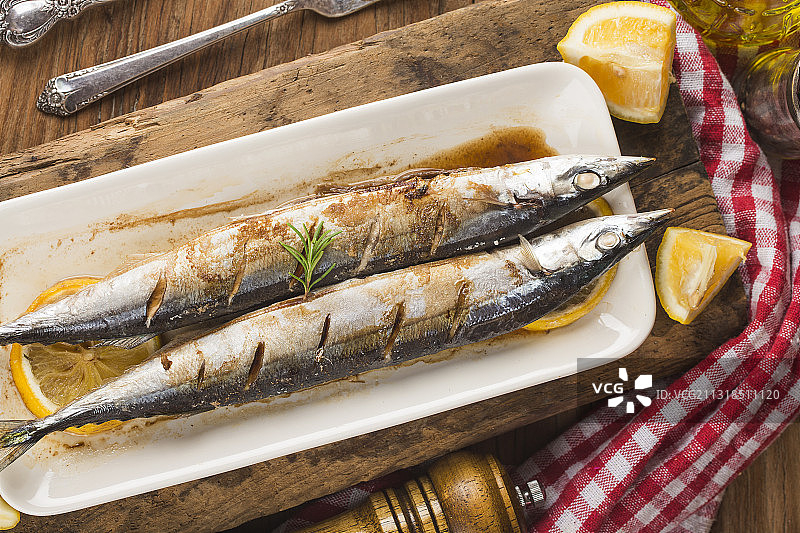 烤秋刀鱼图片素材