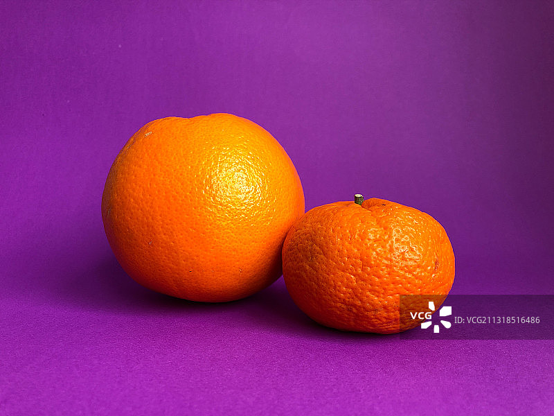 橙子特写，橙色背景图片素材