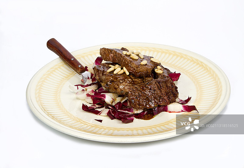 白色背景餐桌盘中美食特写，意大利图片素材