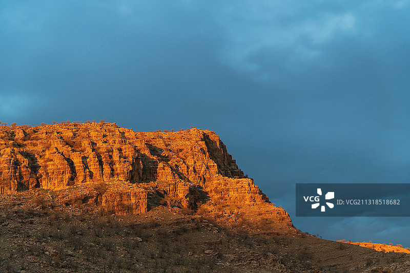 伊拉克科亚辛贾克岩层的低角度视图图片素材