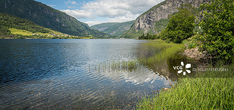 挪威乌尔维克湖光山色美景图片素材