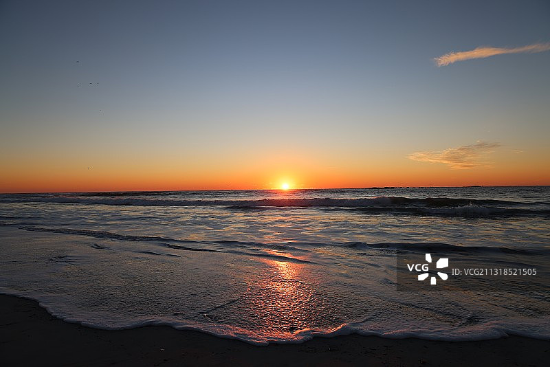 美国北卡罗来纳州赖茨维尔海滩日落时分的海景图片素材