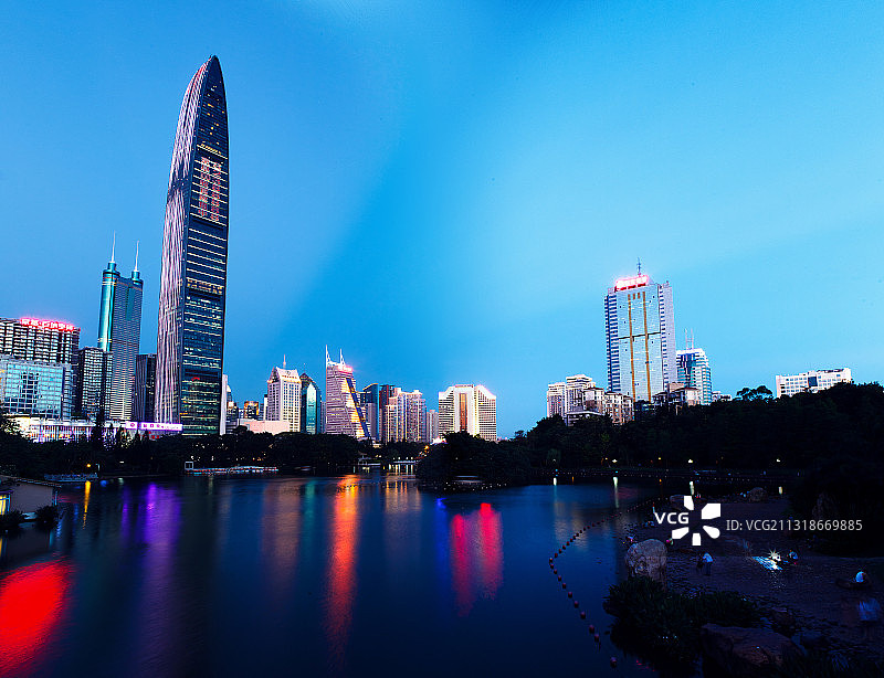深圳地标京基一百地王大厦夜景图片素材