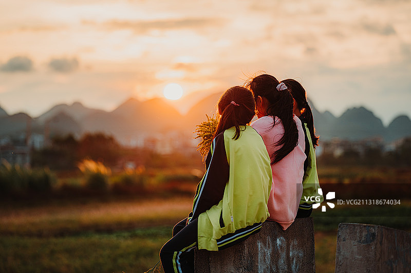 扫街（放学后的夕阳）图片素材