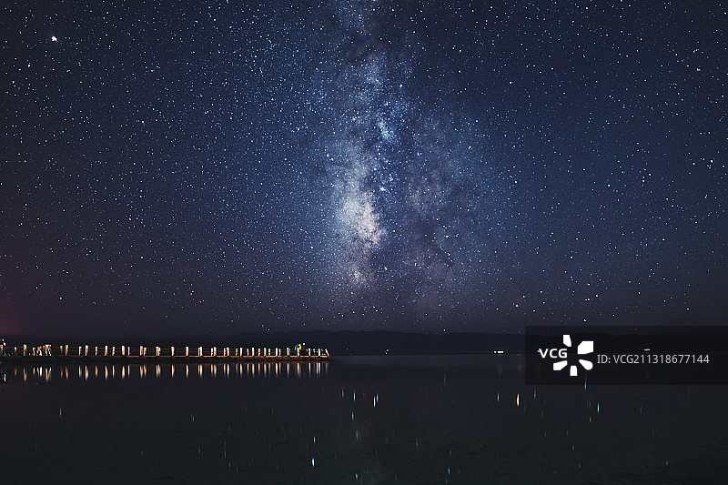 茶卡盐湖的星空图片素材