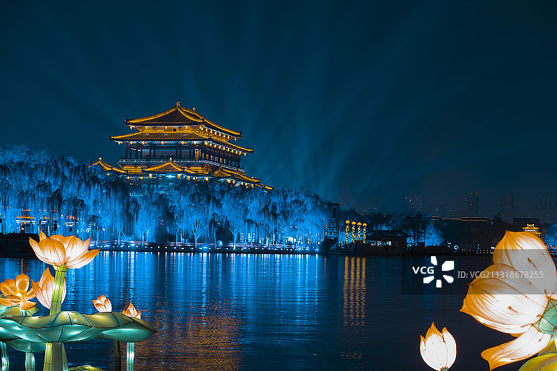 大唐芙蓉园紫云楼春节荷花花灯图片素材