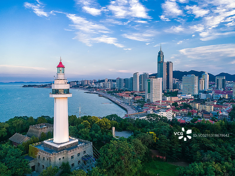 烟台山灯塔百年见证城市变化图片素材