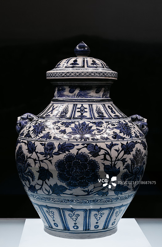 元青花缠枝牡丹纹兽耳瓷盖罐，明代汤和墓出土，安徽蚌埠博物馆藏图片素材
