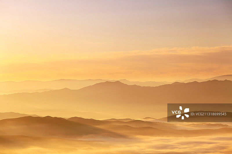 日出,光束,山脉,流云图片素材