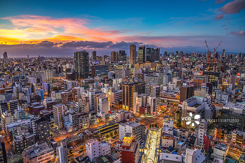 大阪通天阁上俯瞰大阪夜景图片素材