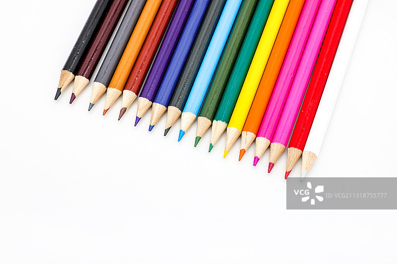 排成一排的铅笔蜡笔图片素材