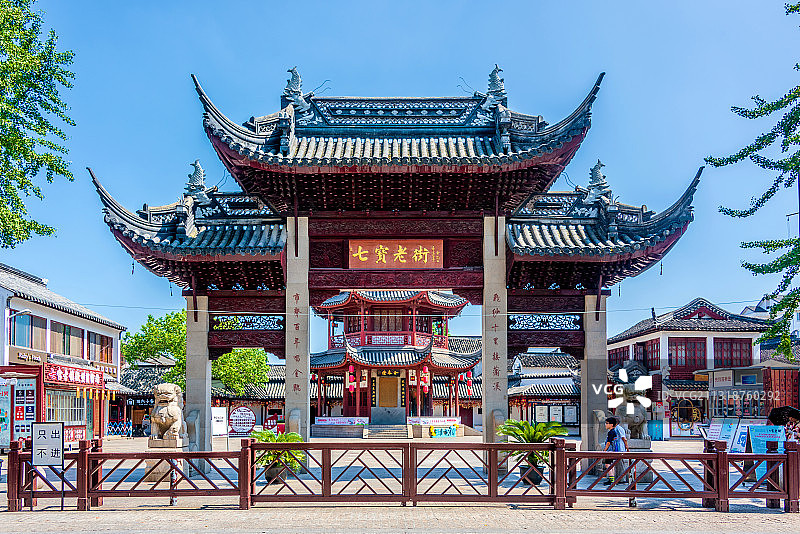 中国上海七宝古镇七宝老街牌楼图片素材