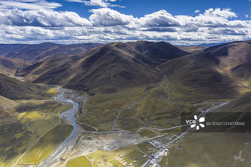 大美理塘县-V字型山图图片素材