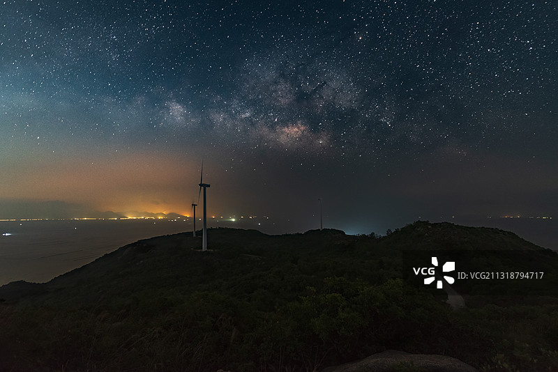 广东江门海龙湾风车山银河景观图片素材