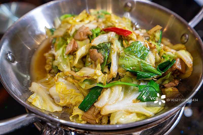 上海美食干锅手撕包菜图片素材