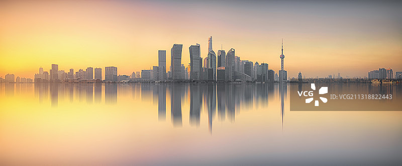 上海外滩清晨日出全景风光图片素材