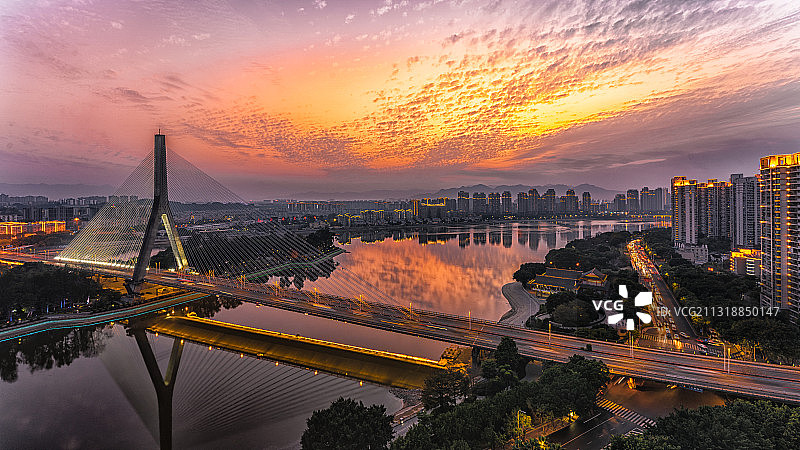 福州三县洲大桥日落火烧云图片素材