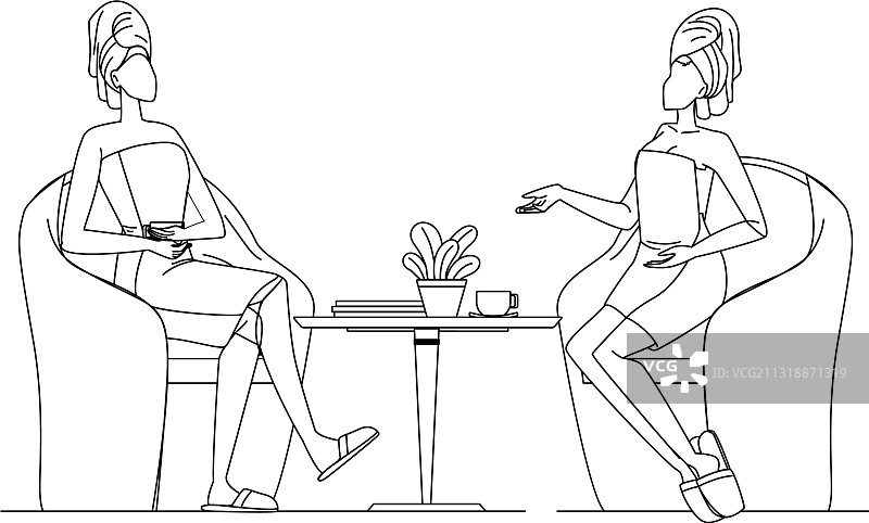 戴着浴袍和头巾的女人图片素材