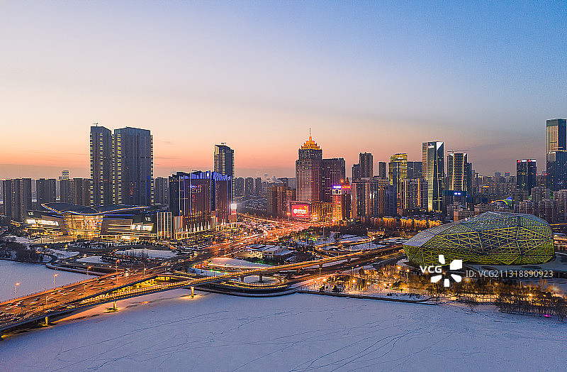 冬天沈阳五里河城市中心夜晚风光图片素材