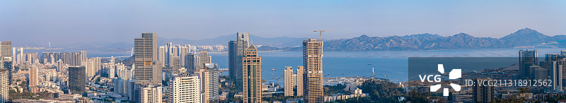 登南山公园瞭望深圳湾图片素材