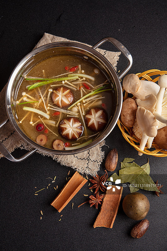 菌菇汤火锅底料图片素材