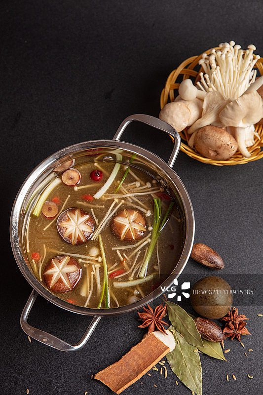 菌菇汤火锅底料图片素材