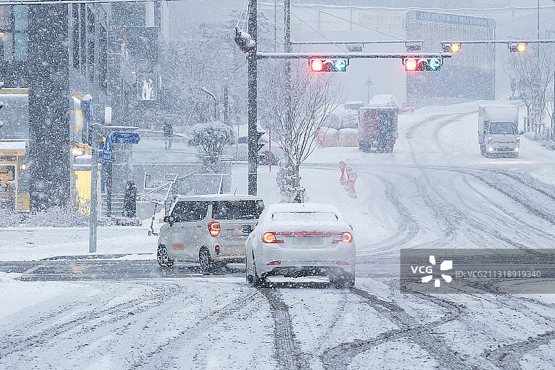 冬季寒潮，雪，天气，道路，汽车图片素材
