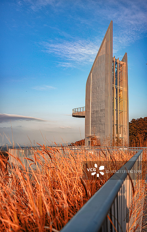 拔地而起图片素材