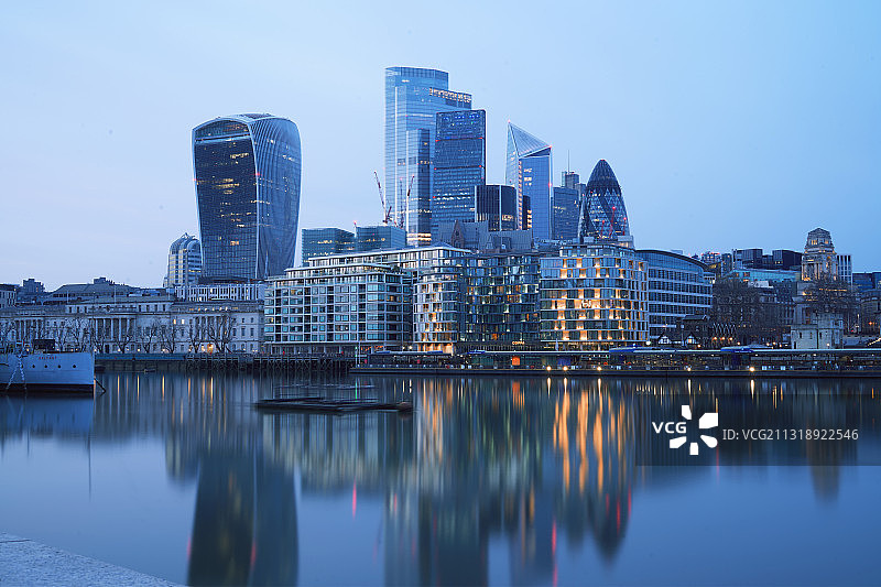 伦敦金融城夜景长曝光图片素材