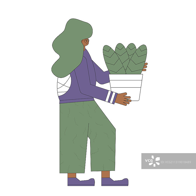 手捧室内盆栽的男人图片素材